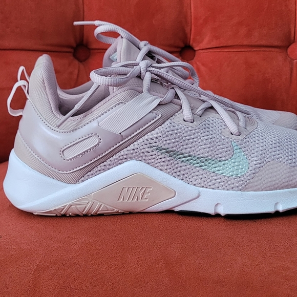 Nike Women's Legend Essential 'Stone Mauve' Size 10 - Picture 2 of 10